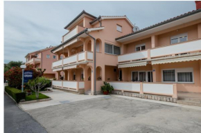 Apartments with a parking space Palit, Rab - 4970
